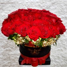 Boxes with 50 imported roses
